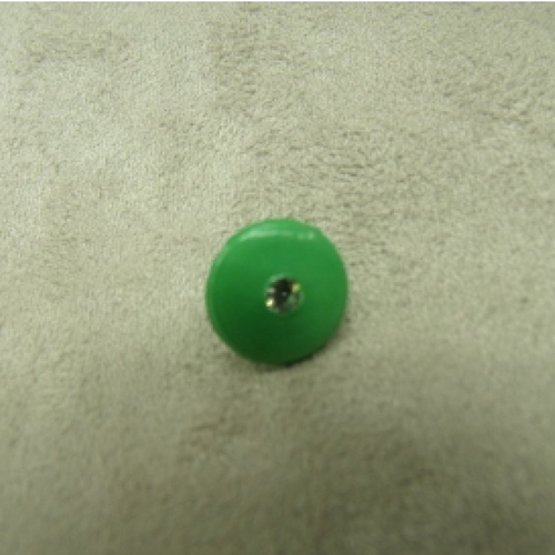 Bouton acrylique motif petit strass vert ,12 mm, très lumineux et résistant