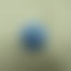 Bouton acrylique à queue motif croco bleu ciel 17 mm, de belle qualité