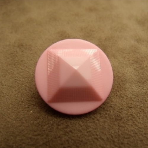 Bouton acrylique rose pale à queue motif pyramide,22 mm, de belle qualité