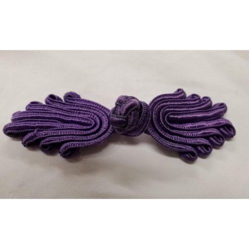 Bouton brandebourg - violet taille: longueur de11cm sur la largeur de 4cm