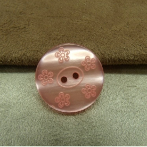 Bouton acrylique motif fleur rose pale ,23 mm,de belle qualité