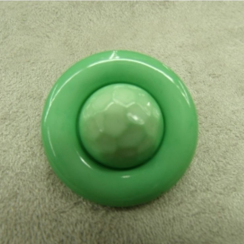 Bouton acrylique composé sur fond vert, 28 mm,de belle qualité