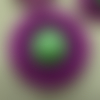 Bouton acrylique bicolore composé violet fond vert, 28mm, de belle qualité