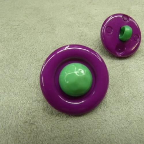 Bouton acrylique bicolore composé violet fond vert, 22 mm, de belle qualité
