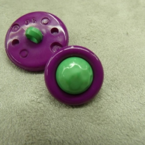 Bouton acrylique bicolore composé violet fond vert, 17 mm, de belle qualité