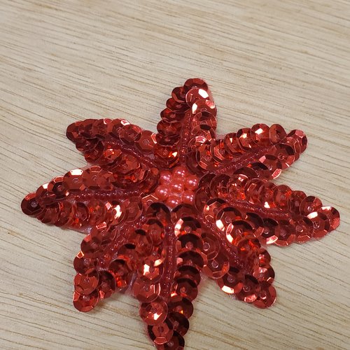 Ecusson paillette perle rouge motif etoile, largeur 8 cm
