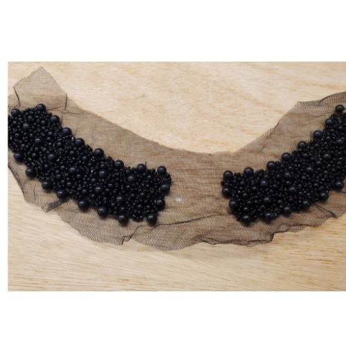 Col perlé noir brodé sur tulle ,longueur 15 cm / largeur 5 cm