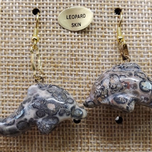 Joli paire de boucle d'oreille en dauphin pendentif en pierre naturelle et pierre semi précieuse leopard skin