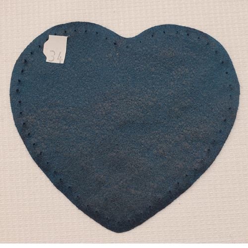 Petite coudiere simili daim bleu canard  motif coeur largeur 10 cm /hauteur 10 cm