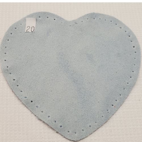 Petite coudiere simili daim bleu ciel motif coeur largeur 10 cm /hauteur 10 cm