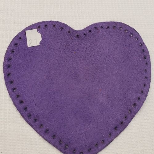 Petite coudiere simili daim violet motif coeur largeur 10 cm /hauteur 10 cm