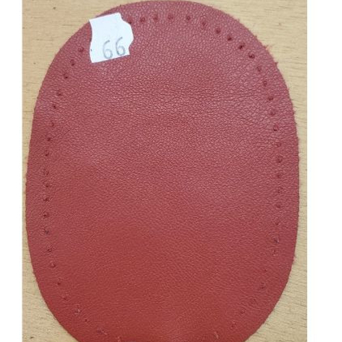 Petite coudiere simili cuir rouge  hauteur 10 cm / largeur 7.5 cm