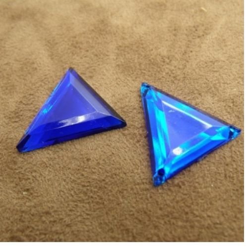 Promotion strass triangle bleu, 26 mm,de coté vendu par 20 strass
