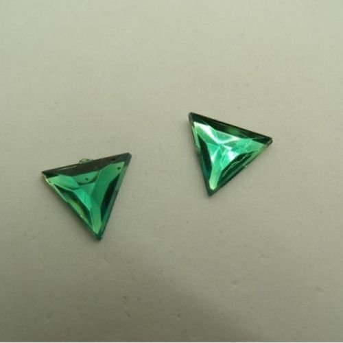 Promotion strass triangle vert ,16 mm vendu par 20 strass