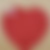 Petite coudiere simili daim rouge  motif coeur largeur 10 cm /hauteur 10 cm