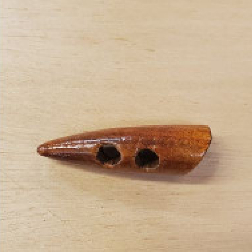 Bouton / bûchette à 2 trou a bois ,longueur: 4,5 cm / largeur: 14 mm