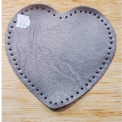 Petite coudiere polyester /enduit motif coeur argenté  largeur 10 cm /hauteur 10 cm
