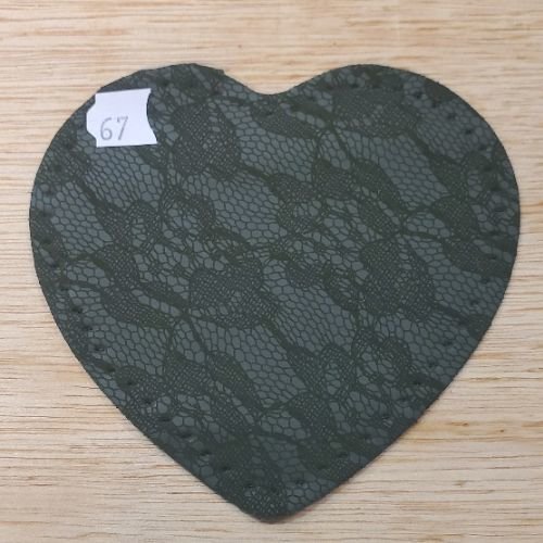 Petite coudiere simili daim vert foncé motif coeur en dentelle  largeur 10 cm /hauteur 10 cm