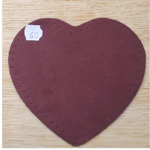 Petite coudiere simili daim bordeaux  motif coeur largeur 10 cm /hauteur 10 cm
