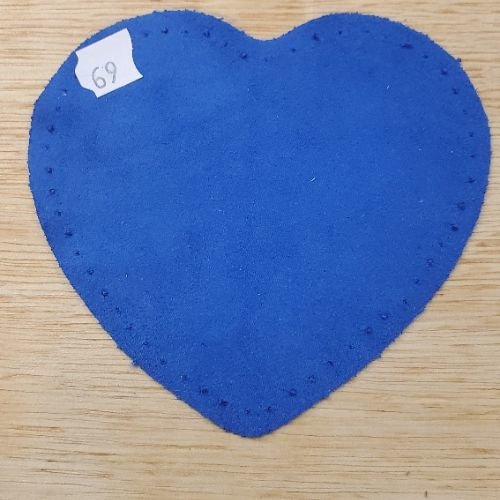 Petite coudiere simili daim bleu roi  motif coeur largeur 10 cm /hauteur 10 cm