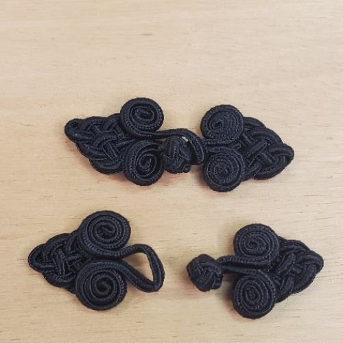Bouton brandebourg noir longueur 5.5 cm /largeur 2.2 cm