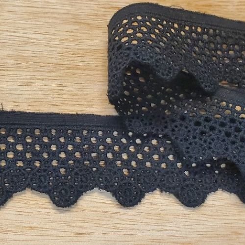 Broderie anglaise coton  noire 4 cm