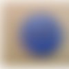 Bouton à coudre incrusté de petits strass bleu – 28 mm