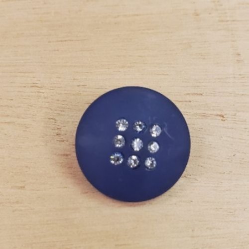 Bouton à coudre incrusté de petits strass bleu marine – 23 mm
