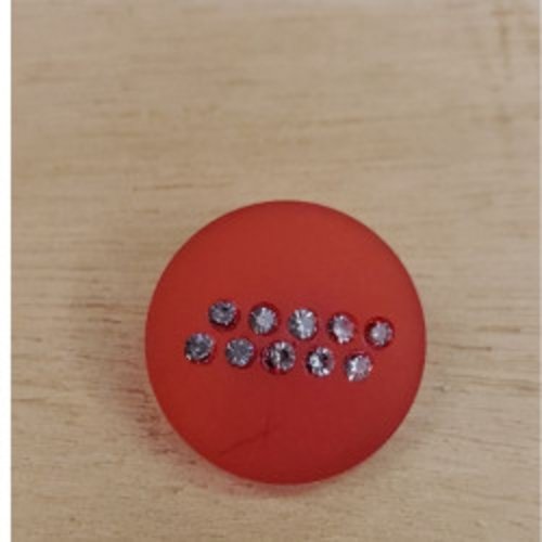 Bouton à coudre incrusté de petits strass rouge orangé – 23 mm