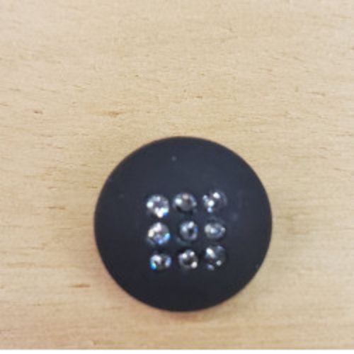 Bouton à coudre incrusté de petits strass noir – 15 mm