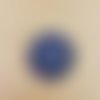 Bouton à coudre incrusté de petits strass bleu marine – 15 mm