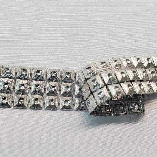 Galon ruban fantaisie pyramides argent 25 mm