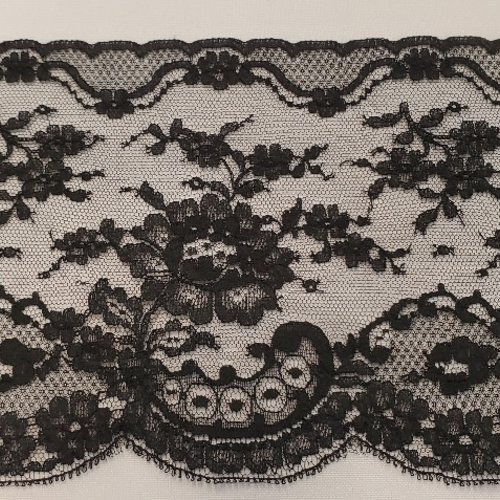 Dentelle de calais noire – 14 cm