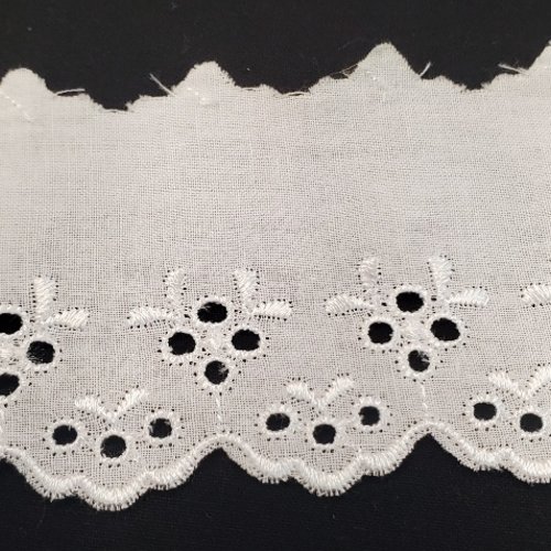 Broderie anglaise classique blanche 55 mm