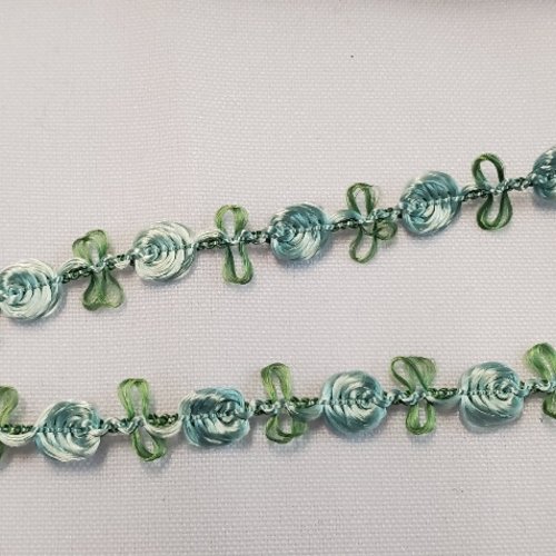 Ruban fantaisie à boucles vert amande et vert prairie 10 mm