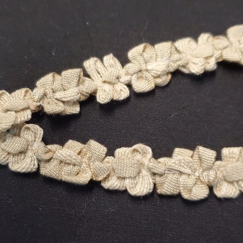 Ruban fantaisie à boucles beige sable 12 mm