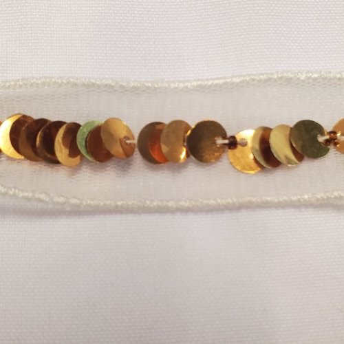 Ruban paillettes or sur tulle blanc 30 mm