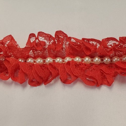 Ruban dentelle froncé rouge & perles nacrées 4 cm