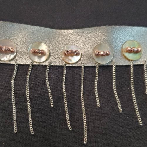 Ruban simili cuir argenté 2/4,5 cm perles de nacre & chaînettes