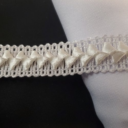 Ruban fantaisie plissé blanc 6 mm