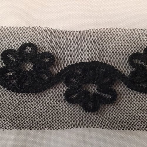 Ruban brodé sur tulle noir - fleurs - 60 mm