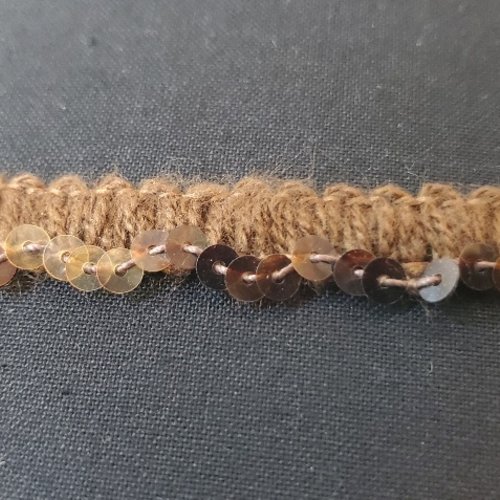 Ruban fantaisie marron avec sequins dorés 10 mm
