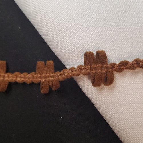 Galon fantaisie camel à boucles veloutées 15 mm