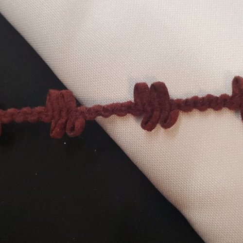 Galon fantaisie bordeaux à relief velours  15 mm