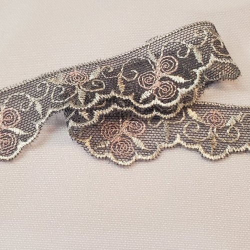 Ruban fantaisie brodé sur tulle  gris & vieux rose  20 mm