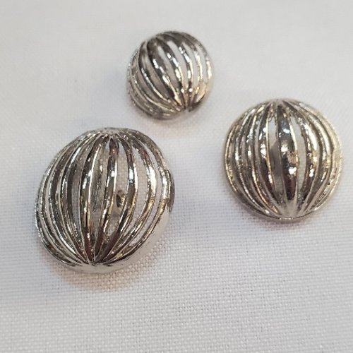 Bouton métal ajouré argenté sphère ciselée – 18 / 22 / 27 mm