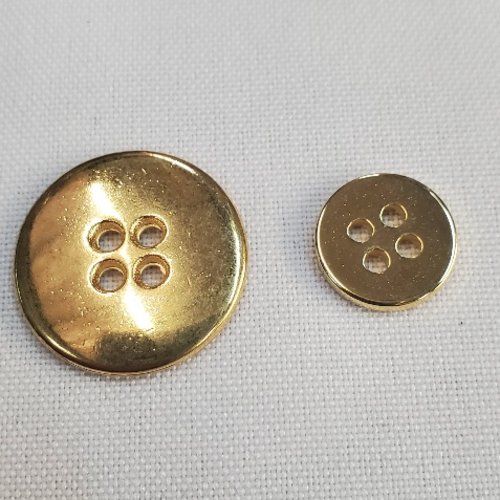 Bouton métal doré classique 4 trous – 14 mm / 23 mm