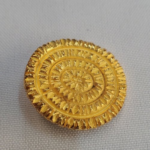 Bouton bijou métal doré ciselé  style solaire – 30 x 28 mm