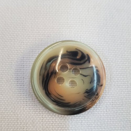 Bouton acrylique effet corne marron & beige 4 trous  22 mm