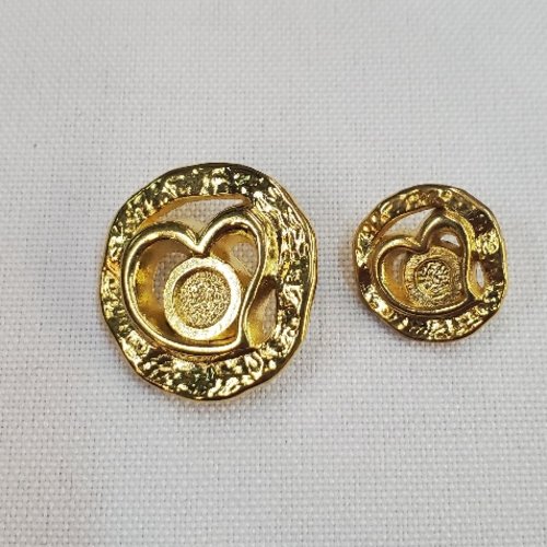 Bouton métal doré satiné à texture ondulée – 15 ou 22 mm